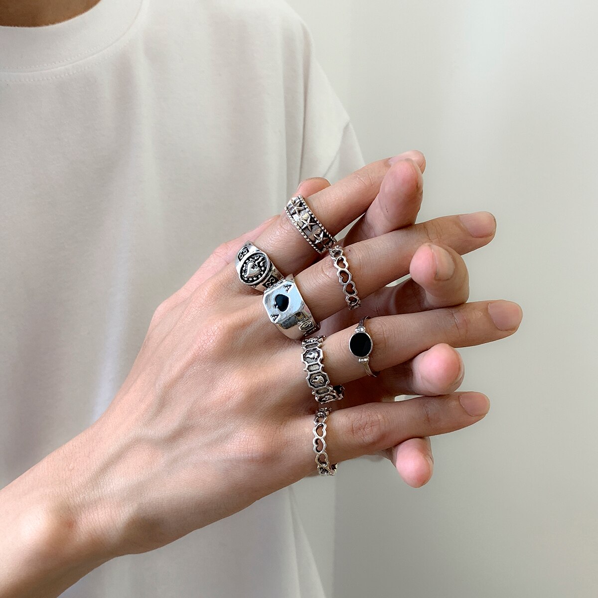 แหวนเงินโบราณลายไพ่โป๊กเกอร์รู - Street Fashion Goth บทวิจารณ์และราคา